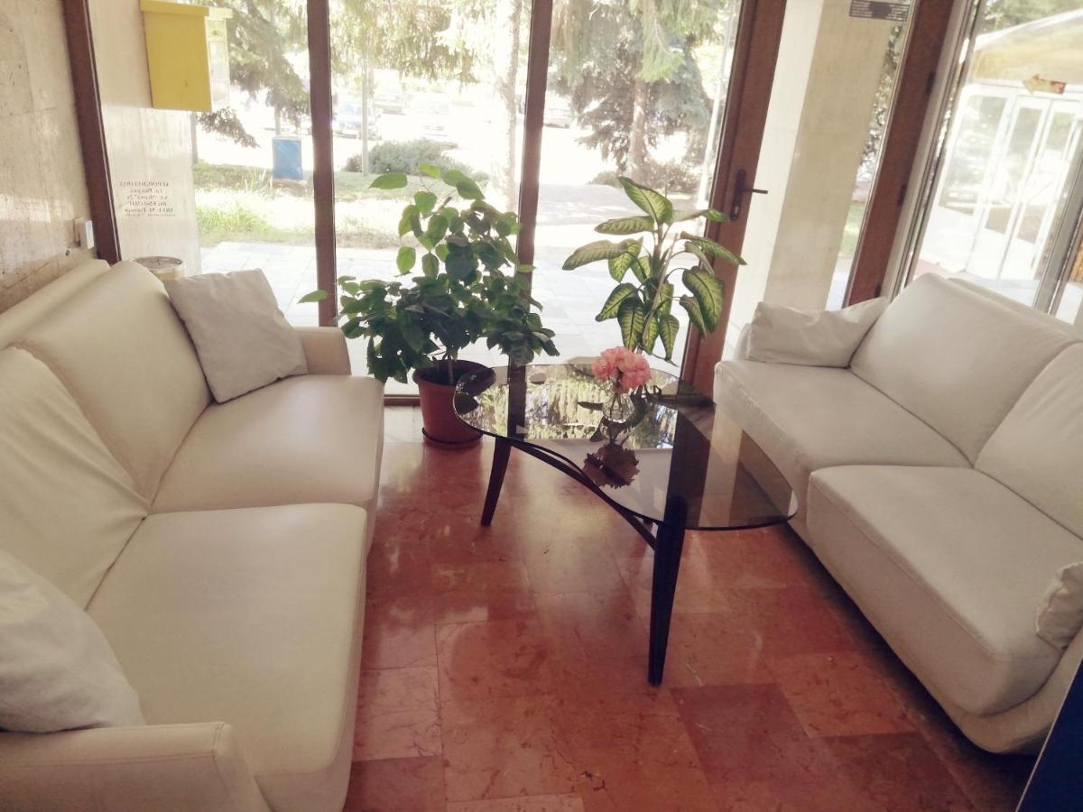 Apart Hotel Central Ράζγκραντ Εξωτερικό φωτογραφία